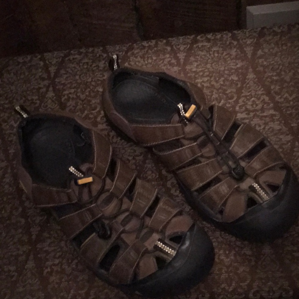 Men’s keen sandals size 11.